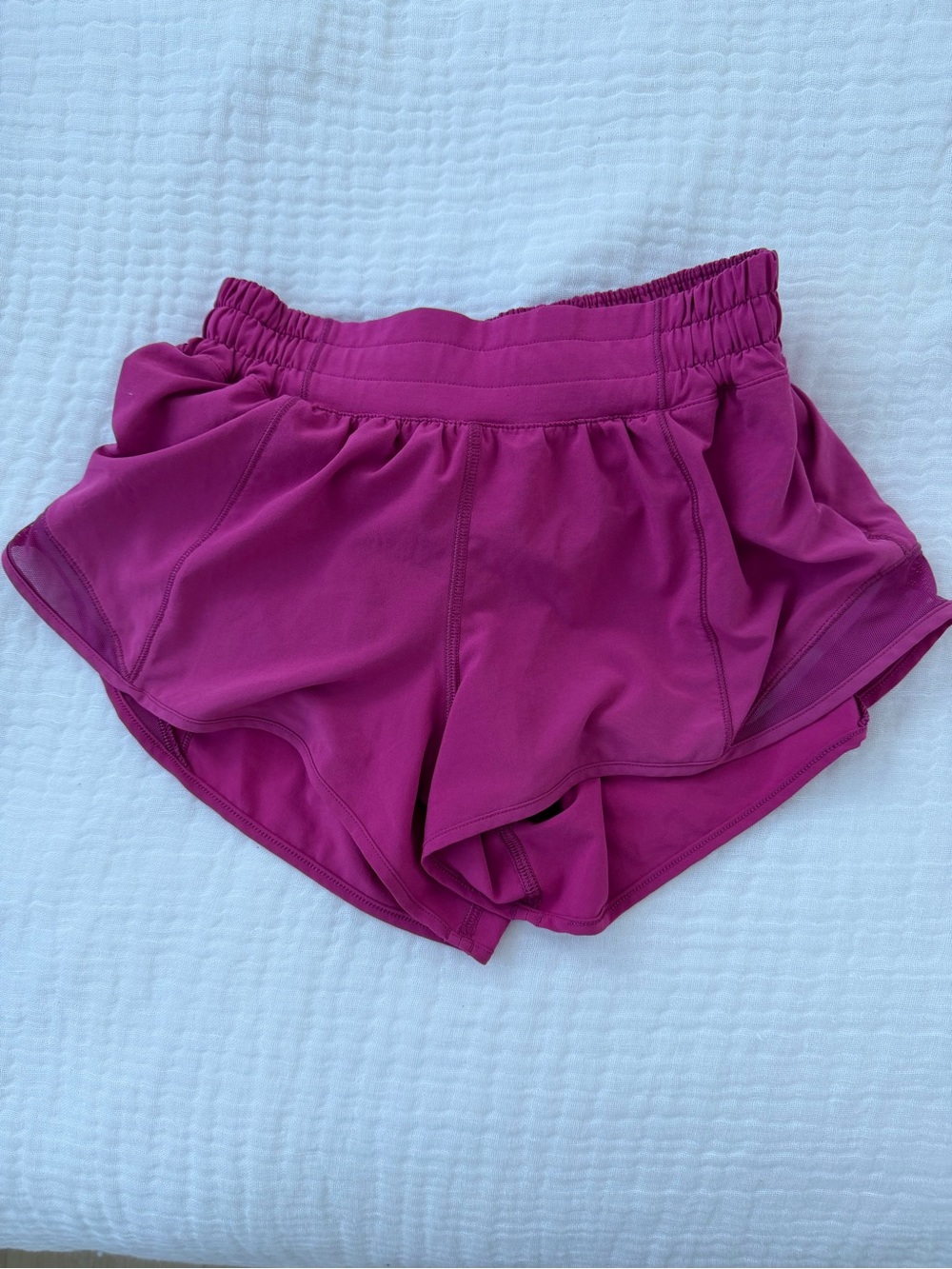 Lululemon Hotty Hot Low-Rise Short 2.5” Size 4 Fantom Fuchsia